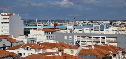 T3 Renovado com Vista Rio e Localização Privilegiada