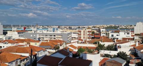 T3 Renovado com Vista Rio e Localização Privilegiada