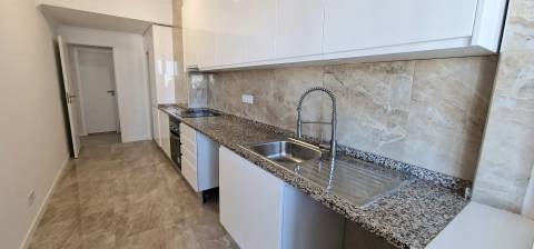 T3 Renovado com Vista Rio e Localização Privilegiada