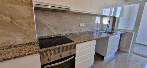 T3 Renovado com Vista Rio e Localização Privilegiada