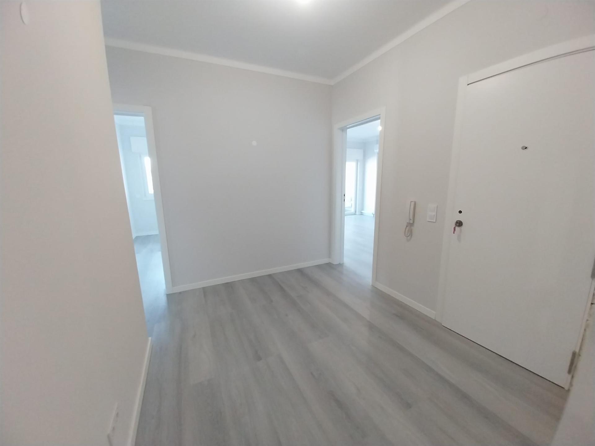 T3 Renovado com Vista Rio e Localização Privilegiada