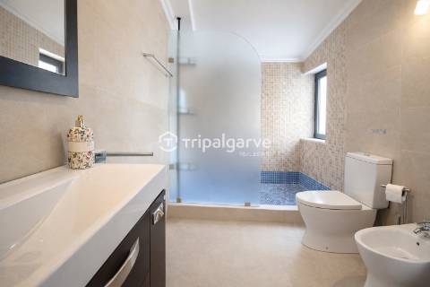 Moradia V4 com vista panorâmica 360º em Tunes