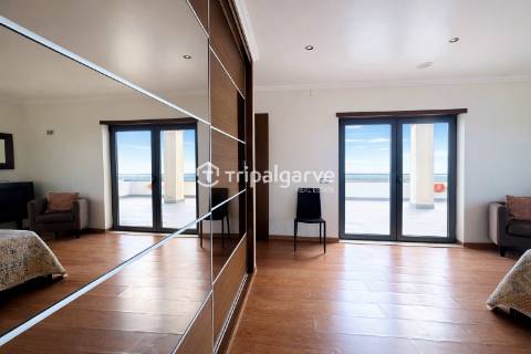 Moradia V4 com vista panorâmica 360º em Tunes