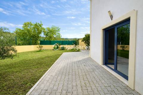 Moradia V4 com vista panorâmica 360º em Tunes