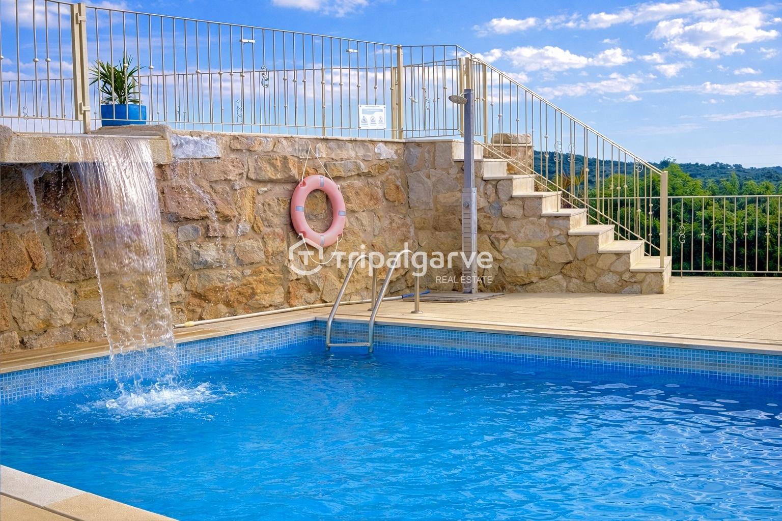 Moradia V4 com vista panorâmica 360º em Tunes