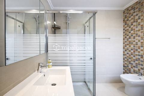 Moradia V4 com vista panorâmica 360º em Tunes