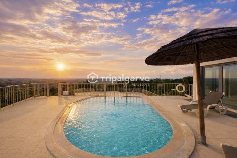 Moradia V4 com vista panorâmica 360º em Tunes