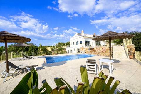 Moradia V4 com vista panorâmica 360º em Tunes