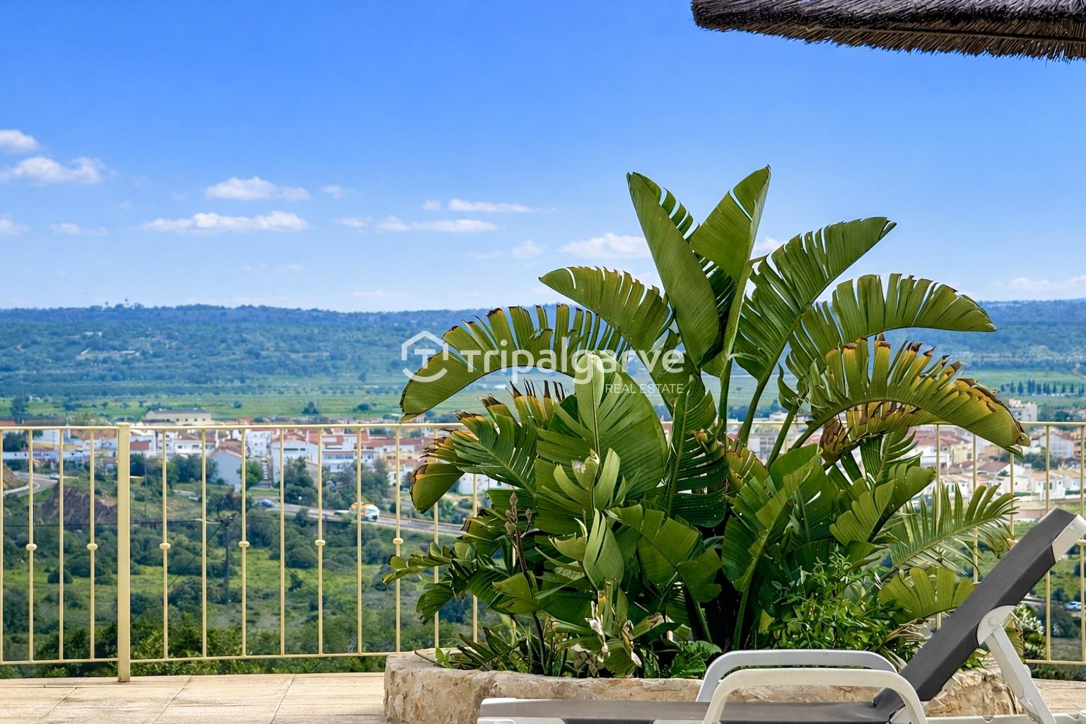 Moradia V4 com vista panorâmica 360º em Tunes