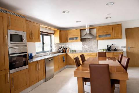 Moradia V4 com vista panorâmica 360º em Tunes