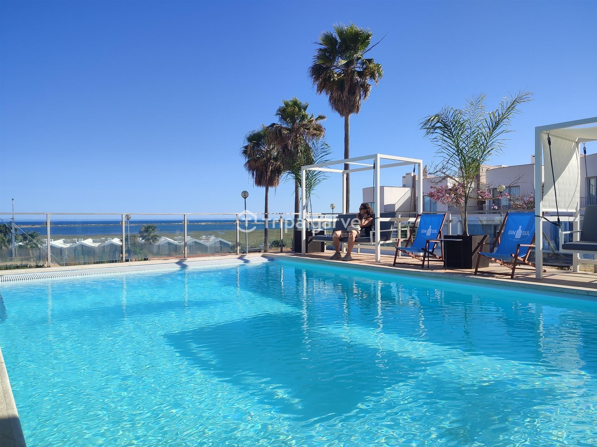 Moradia em Banda T3 com Jacuzzi e Vistas Sobre a Ria Formosa na Fuseta, Algarve