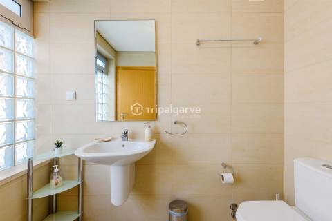 Moradia em Banda T3 com Jacuzzi e Vistas Sobre a Ria Formosa na Fuseta, Algarve