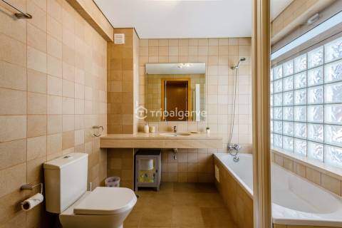 Moradia em Banda T3 com Jacuzzi e Vistas Sobre a Ria Formosa na Fuseta, Algarve