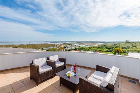 Moradia em Banda T3 com Jacuzzi e Vistas Sobre a Ria Formosa na Fuseta, Algarve