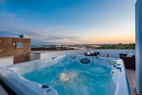 Moradia em Banda T3 com Jacuzzi e Vistas Sobre a Ria Formosa na Fuseta, Algarve