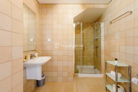 Moradia em Banda T3 com Jacuzzi e Vistas Sobre a Ria Formosa na Fuseta, Algarve