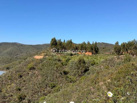 Terreno Misto com Ruínas na barragem de Odelouca