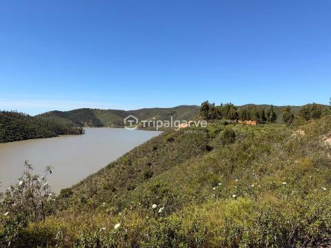 Terreno Misto com Ruínas na barragem de Odelouca