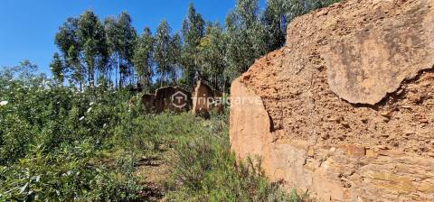 Terreno Misto com Ruínas na barragem de Odelouca