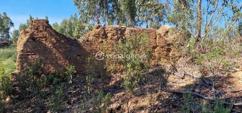 Terreno Misto com Ruínas na barragem de Odelouca