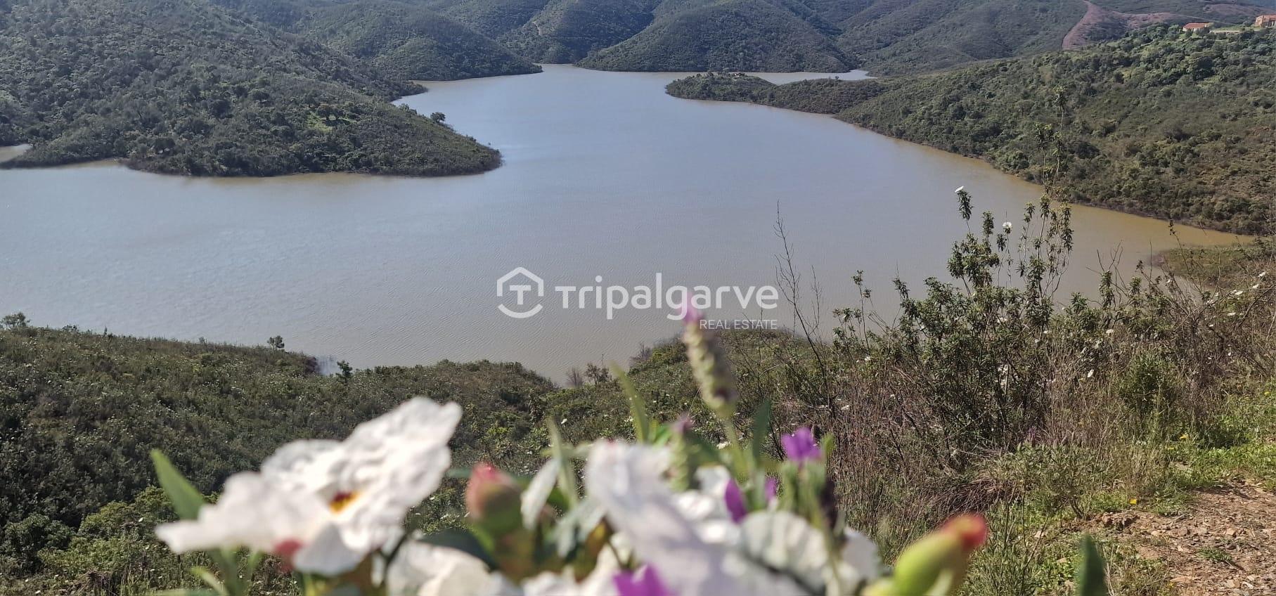 Terreno Misto com Ruínas na barragem de Odelouca