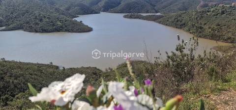 Terreno Misto com Ruínas na barragem de Odelouca