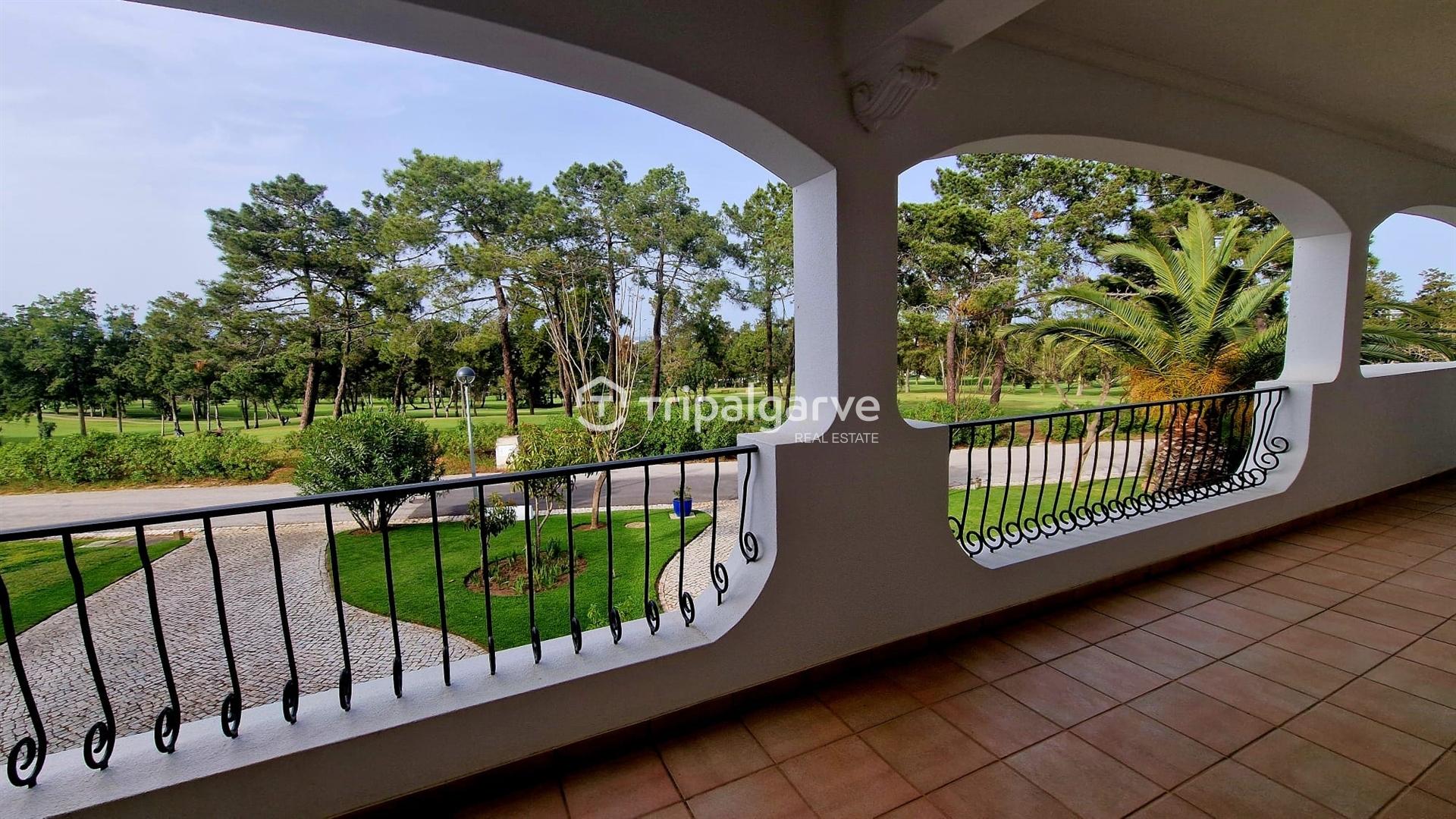 Apartamento T4 em primeira linha do Golfe - Portimao