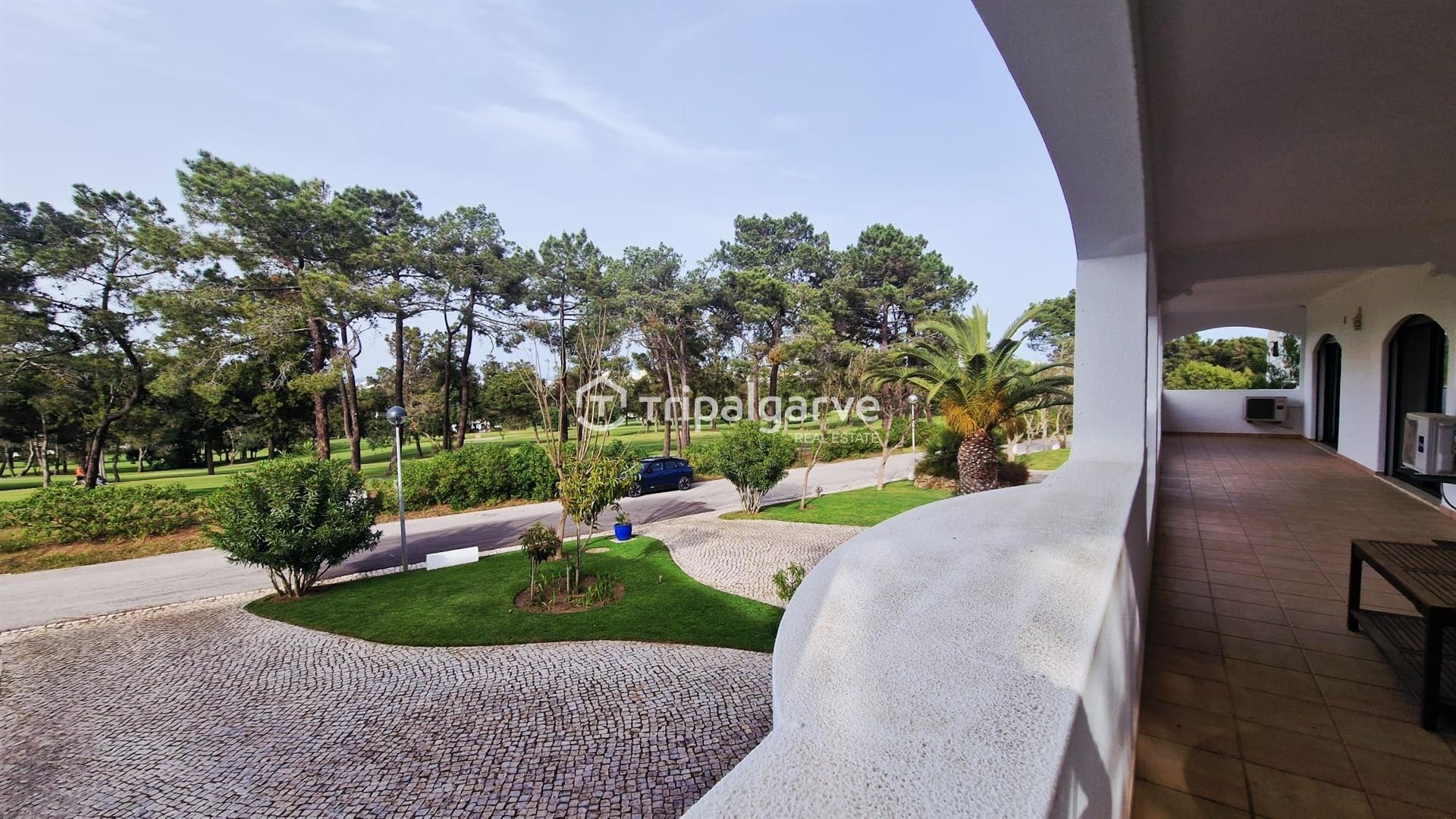 Apartamento T4 em primeira linha do Golfe - Portimao