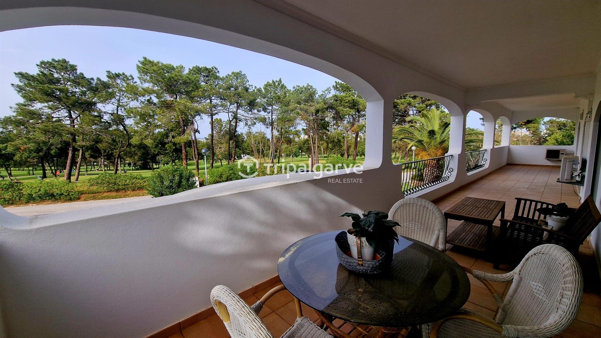 Appartamento T4 em primeira linha do Golfe - Portimao