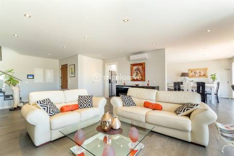 Moradia de 4 quartos com piscina aquecida, perto das praias e dos campos de golfe de Albufeira