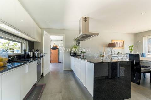 Moradia de 4 quartos com piscina aquecida, perto das praias e dos campos de golfe de Albufeira
