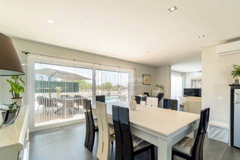 Moradia de 4 quartos com piscina aquecida, perto das praias e dos campos de golfe de Albufeira
