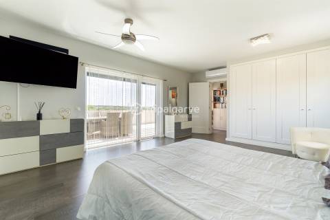 Moradia de 4 quartos com piscina aquecida, perto das praias e dos campos de golfe de Albufeira