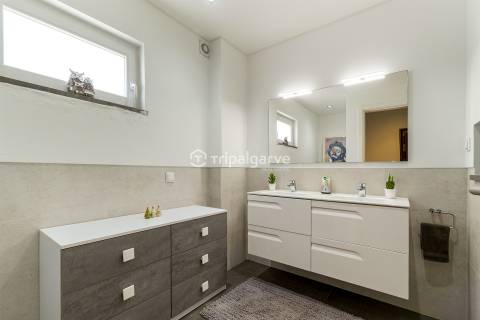 Moradia de 4 quartos com piscina aquecida, perto das praias e dos campos de golfe de Albufeira