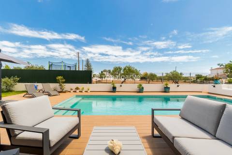 Moradia de 4 quartos com piscina aquecida, perto das praias e dos campos de golfe de Albufeira