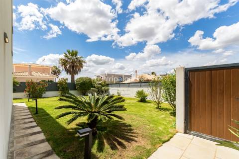 Moradia de 4 quartos com piscina aquecida, perto das praias e dos campos de golfe de Albufeira
