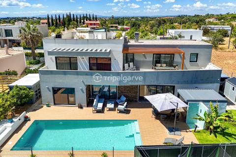 Moradia de 4 quartos com piscina aquecida, perto das praias e dos campos de golfe de Albufeira