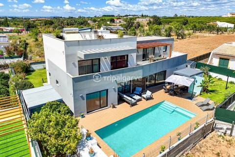 Moradia de 4 quartos com piscina aquecida, perto das praias e dos campos de golfe de Albufeira
