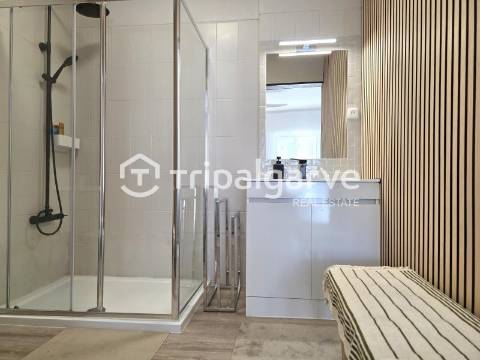 Apartamento T1 renovado em condomínio com piscina em Vilamoura