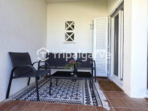 Apartamento T1 renovado em condomínio com piscina em Vilamoura