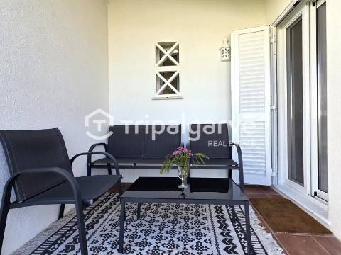 Apartamento T1 renovado em condomínio com piscina em Vilamoura