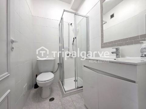 Apartamento T1 renovado em condomínio com piscina em Vilamoura