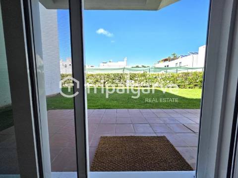 Apartamento T1 renovado em condomínio com piscina em Vilamoura
