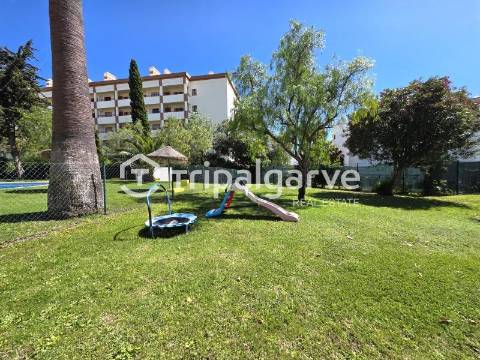 Apartamento T1 renovado em condomínio com piscina em Vilamoura