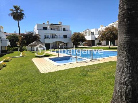 Apartamento T1 renovado em condomínio com piscina em Vilamoura