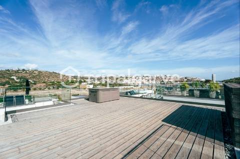 Moradia de Arquitetura Contemporânea V3 na Marina de Albufeira com Vista Mar