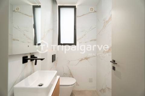Moradia de Arquitetura Contemporânea V3 na Marina de Albufeira com Vista Mar