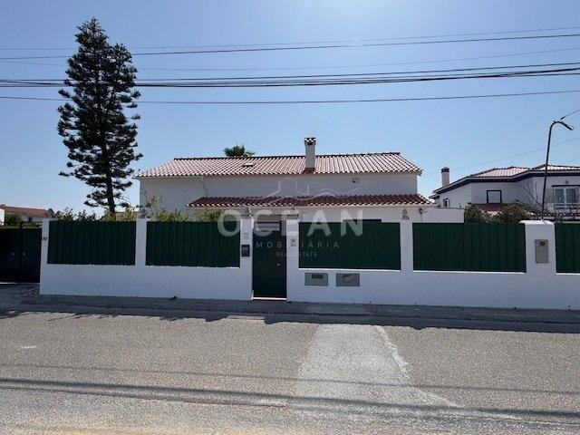 Moradia independente à venda na rua da Escola de Brejos Clérigo