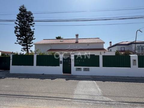 Moradia independente à venda na rua da Escola de Brejos Clérigo