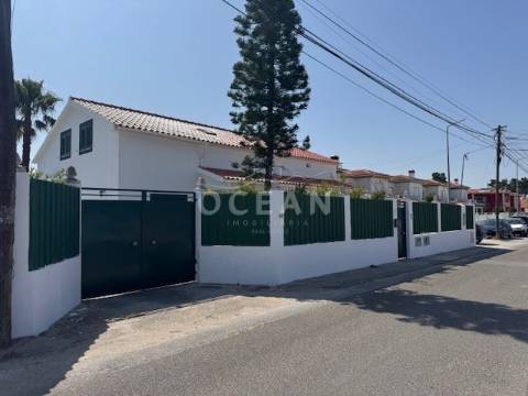 Moradia independente à venda na rua da Escola de Brejos Clérigo